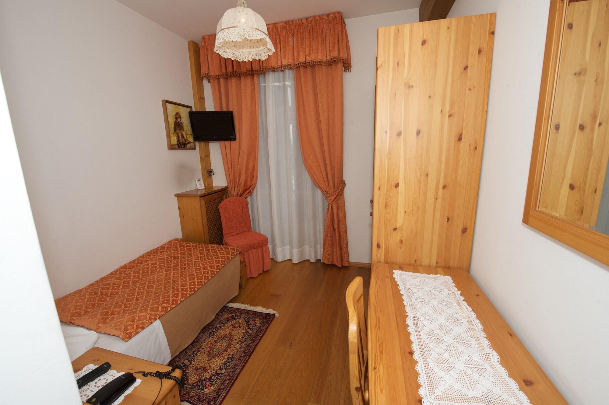 Hotel Montana Cortina dʼAmpezzo Exteriör bild
