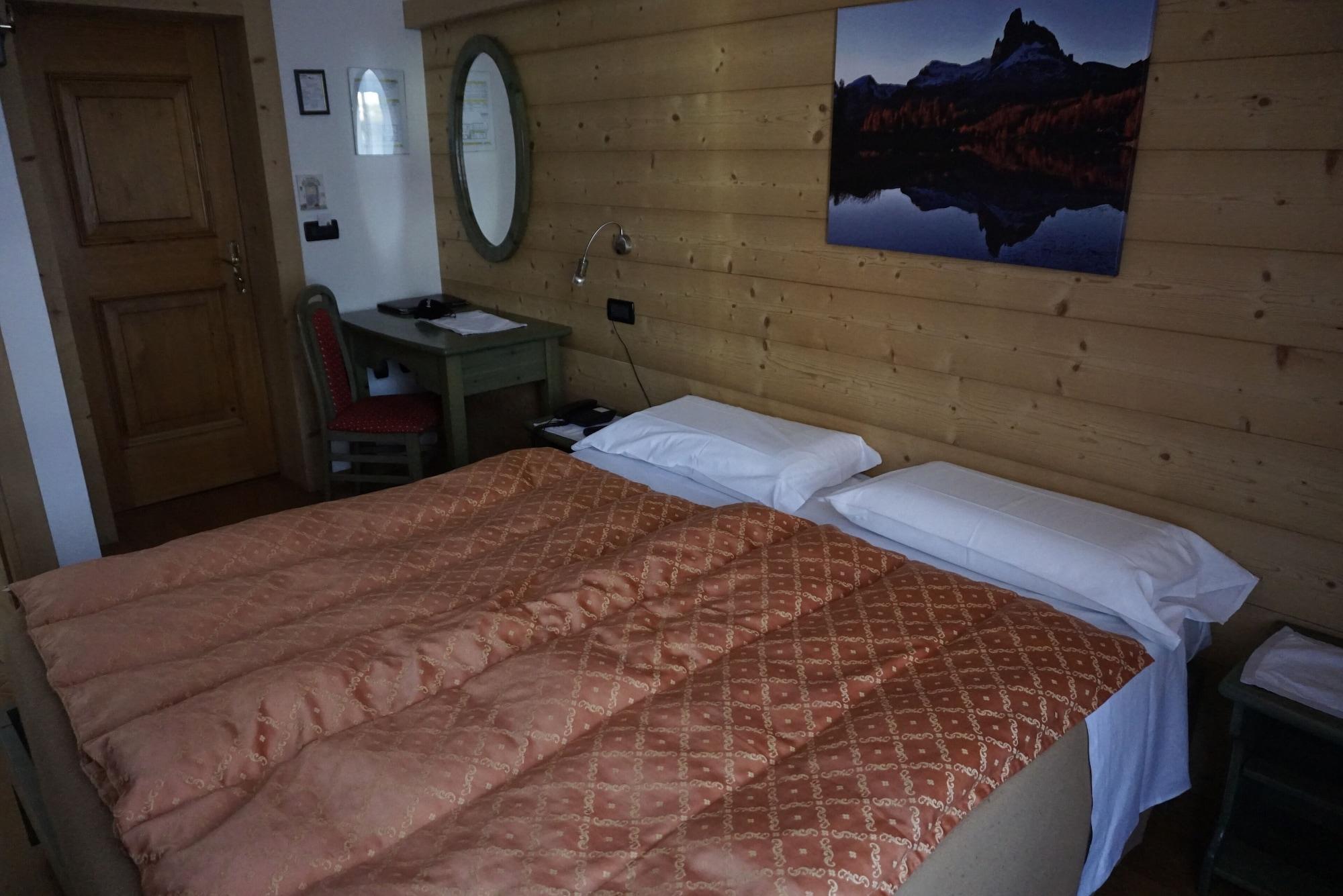 Hotel Montana Cortina dʼAmpezzo Exteriör bild