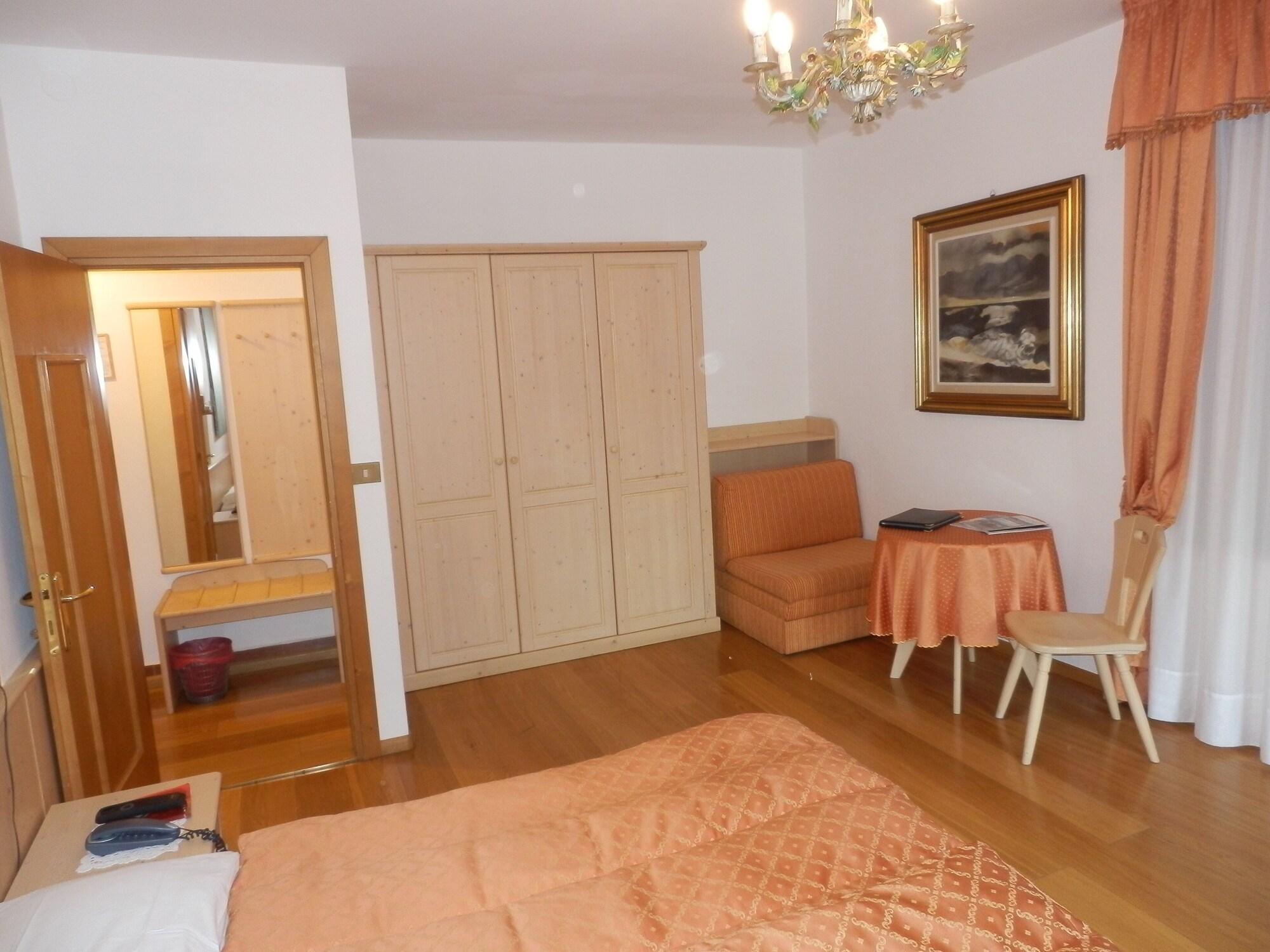 Hotel Montana Cortina dʼAmpezzo Exteriör bild