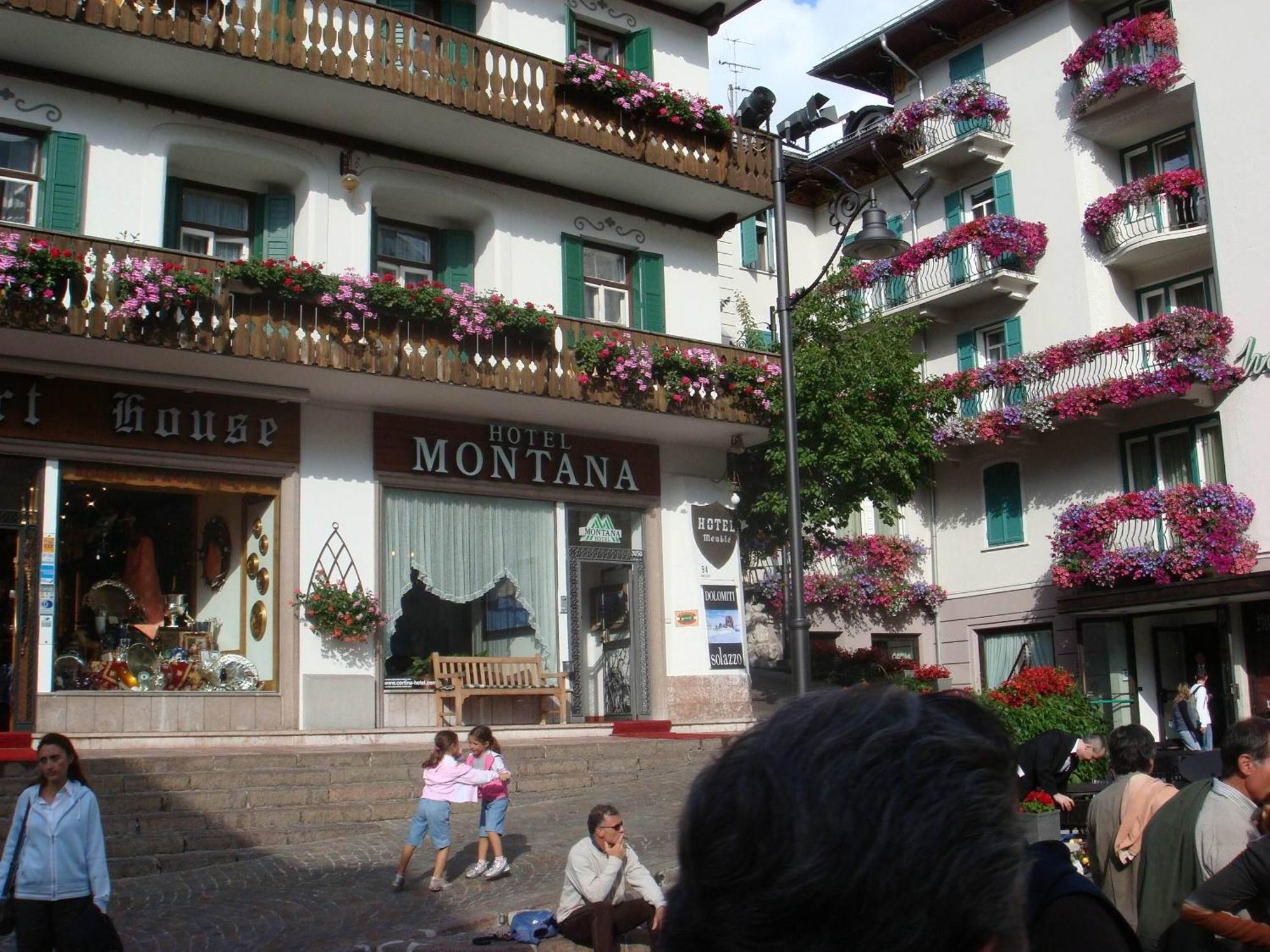 Hotel Montana Cortina dʼAmpezzo Exteriör bild