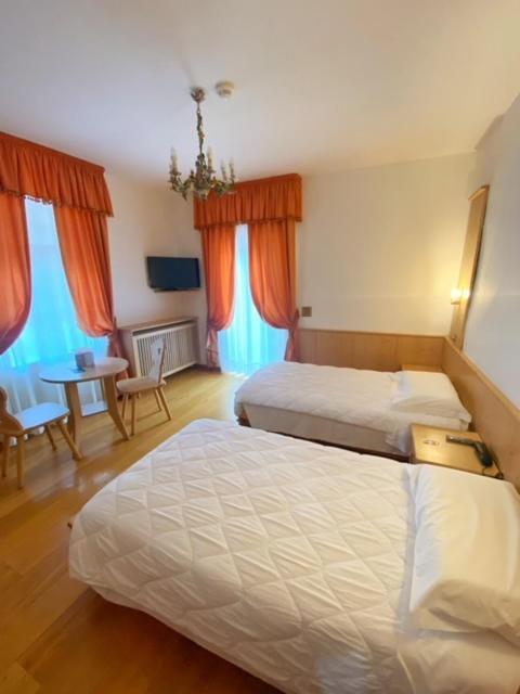 Hotel Montana Cortina dʼAmpezzo Exteriör bild