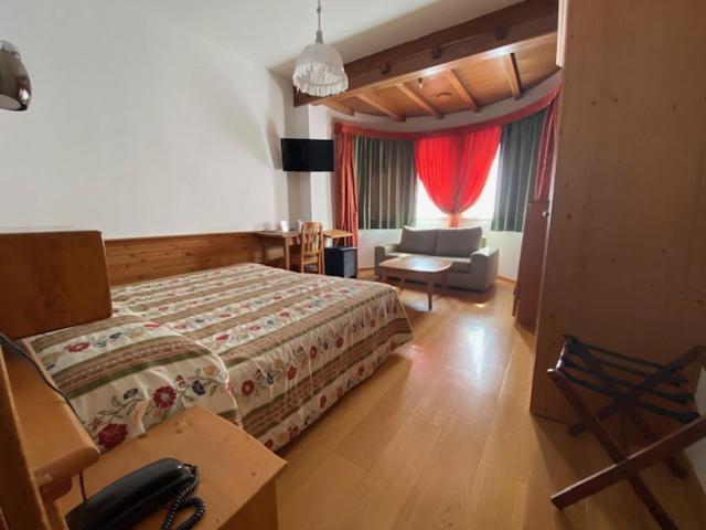 Hotel Montana Cortina dʼAmpezzo Exteriör bild