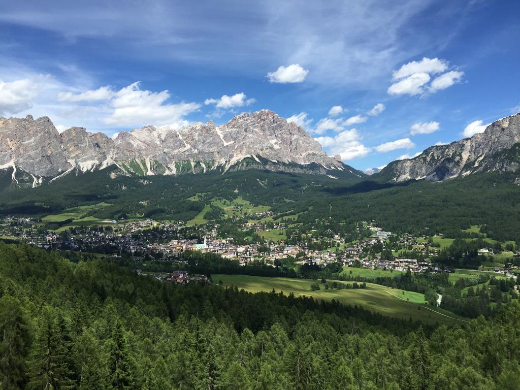 Hotel Montana Cortina dʼAmpezzo Exteriör bild