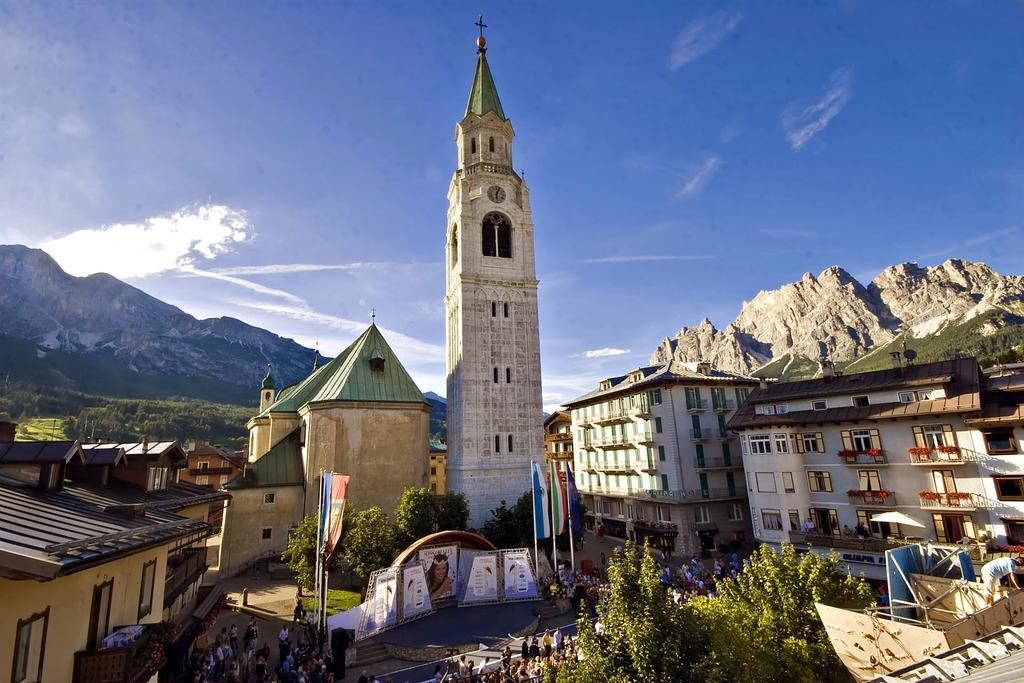 Hotel Montana Cortina dʼAmpezzo Exteriör bild