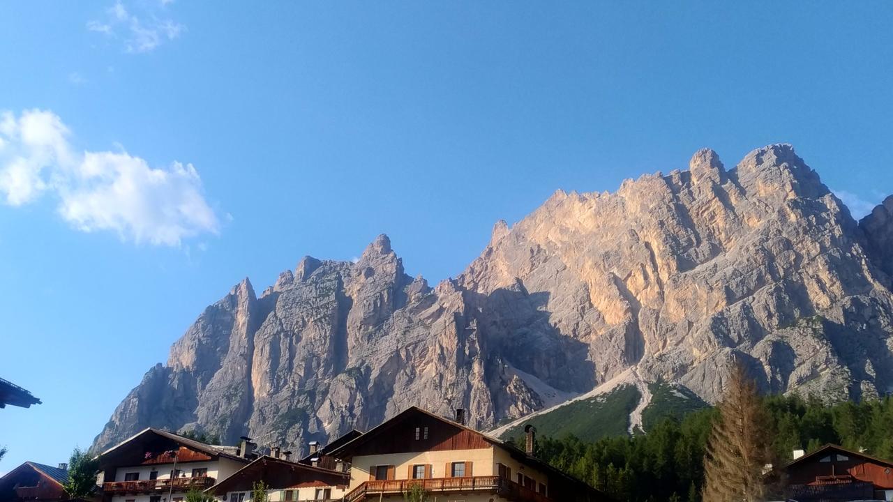 Hotel Montana Cortina dʼAmpezzo Exteriör bild