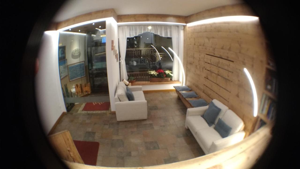 Hotel Montana Cortina dʼAmpezzo Exteriör bild